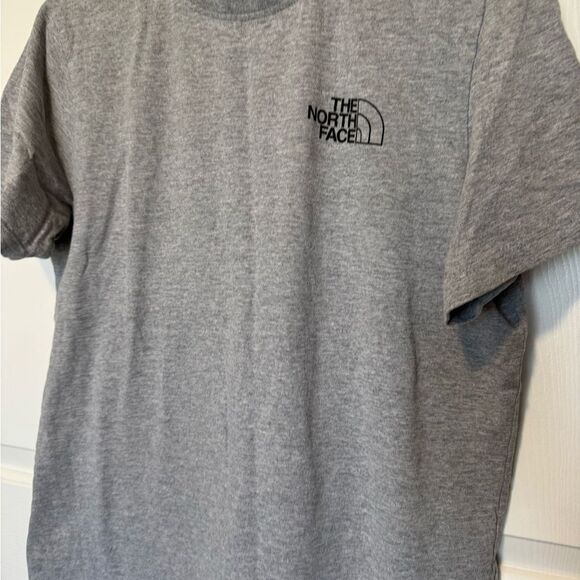 The North Face Gray Short Sleeve Tee with Iconic Logo - Picture 2 of 6